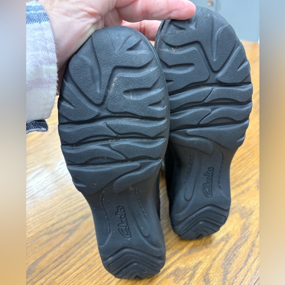 CLARKS Womens Size 8.5 M Grey Suede Leather Faux Fur Trim Snow Winter Boots - Picture 5 of 10